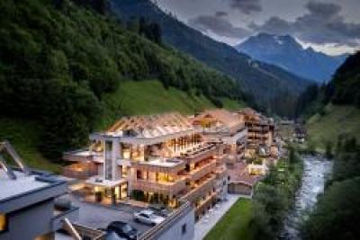 Ferienhotel Zillergrund GmbH Arbeitgeber Profil Logo