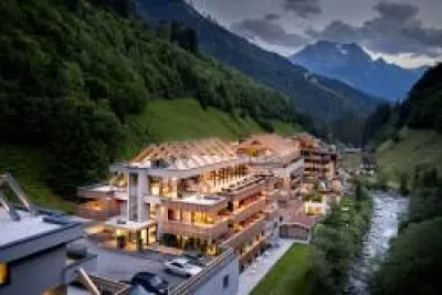 Ferienhotel Zillergrund GmbH Arbeitgeber Profil Logo