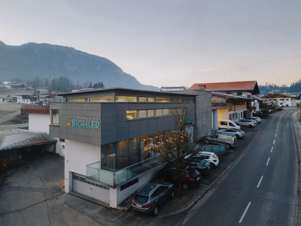 TischlerIn job posting header image