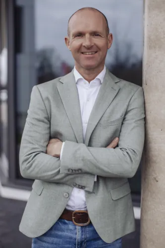 Thomas Salcher, Kontaktperson