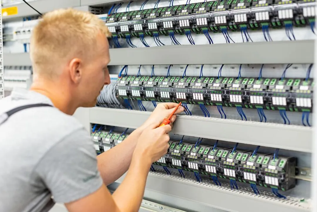 Teamleitung Elektrotechnik/ Elektrische Instandhaltung m/w/d job posting header image