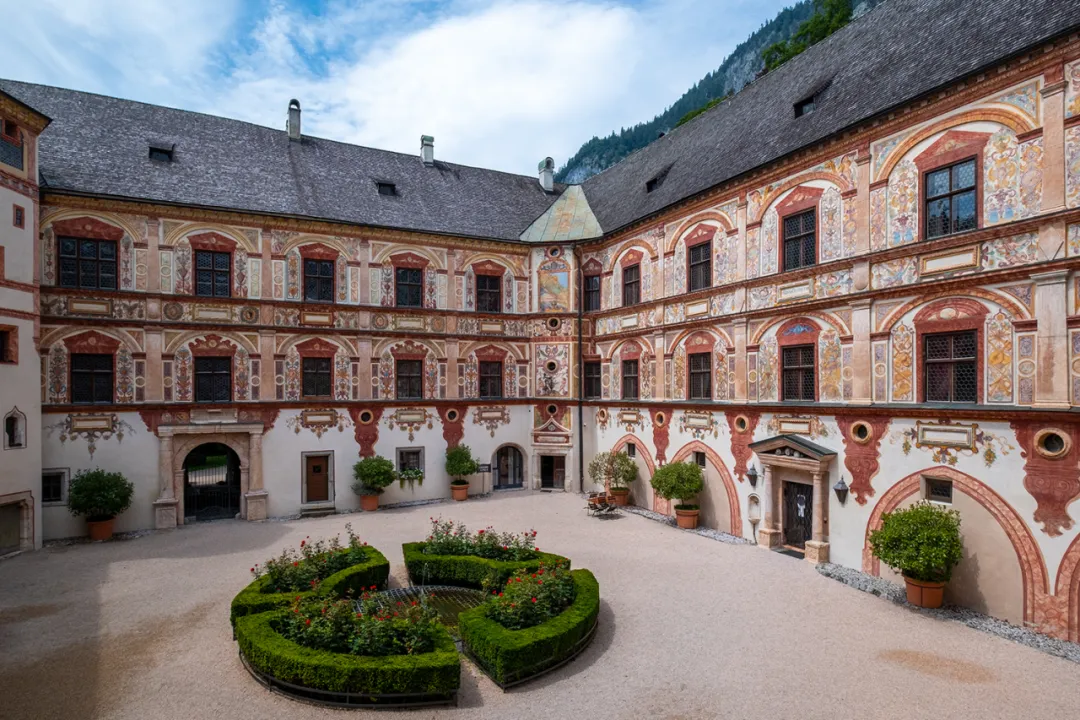HAUSMEISTER ODER HAUSMEISTERPAAR (M/W/D) job posting header image